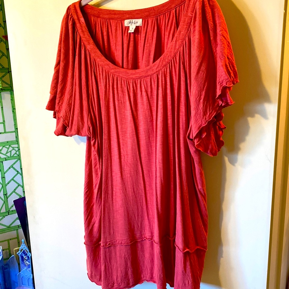 Beautiful coral color top, very flattering!